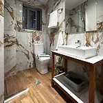 Rodosrooms Apartman *
